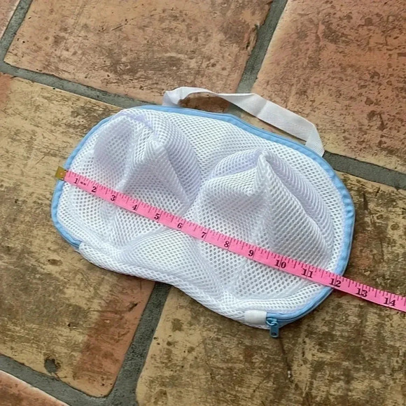 ❤️ NEW 2/$20 or 3/$25 Bra Laundering Mesh Bag - Picture 2 of 6